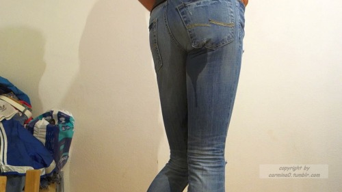 carmina0:  tight jeans wetting