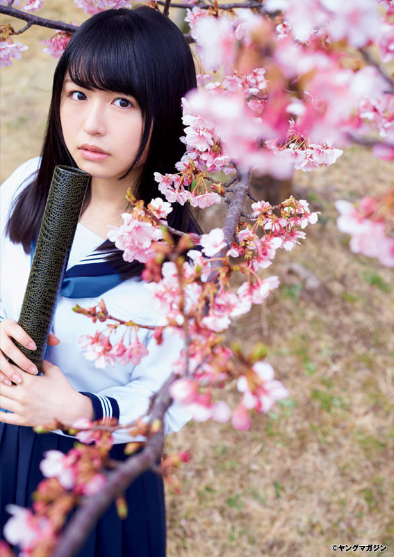 keyakizakamatome: 欅坂46 長濱ねる：「ヤンマガ」グラビアで“引っ越し”　エプロンやセーラー服に
