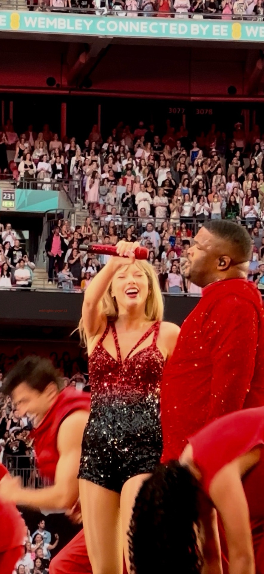 Celebrating #RedTaylorsVersion Season By Sharing My Favorite Pictures From The Red Set