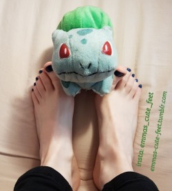 emmas-cute-feet:  Look what I found today! 😍 Bulbasaur loves to play with my feet 😁💕👑👣