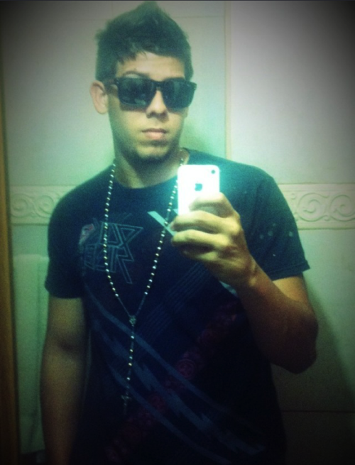 puertoricanpapis:  CHUBBY RICAN WITH A NICE UNCUT BICHO 