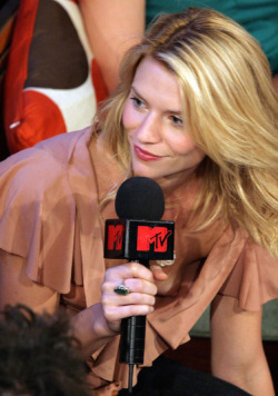 celebhunterextra:  Claire Danes with some accidental spice on Canadian MTV.  More at Celebrity naked photos 