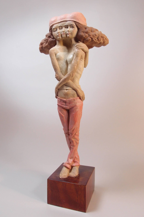 modern sculpture by Yoshitoshi Kanemaki