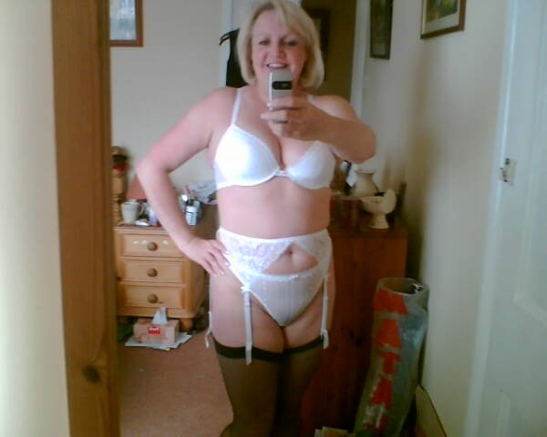 Matures, Milfs & Amateurs