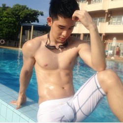 Teeyakdon:  Seem Like He Wanna Show Off With That White Tight Swimwear … ^_^