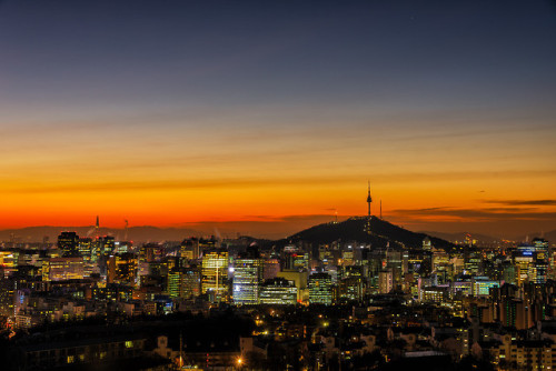 This morning’s sunrise, seen from Inwangsan Mountain.