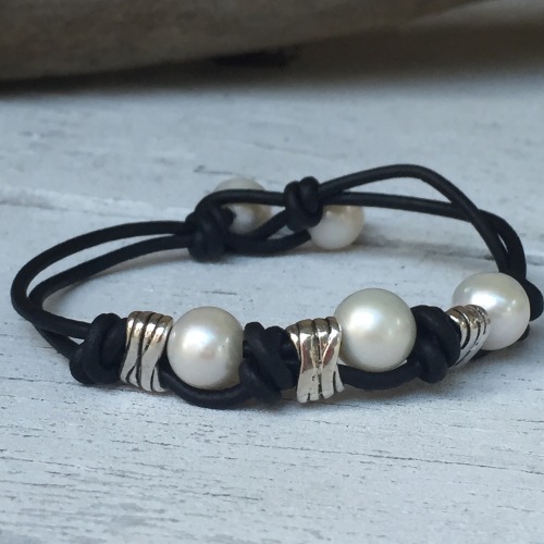 Knotted freshwater pearl bracelet