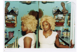 formschon: from the Série Hair, Émilie Regnier, 2014. Photography project executed in Abidjan, Ivory Coast.