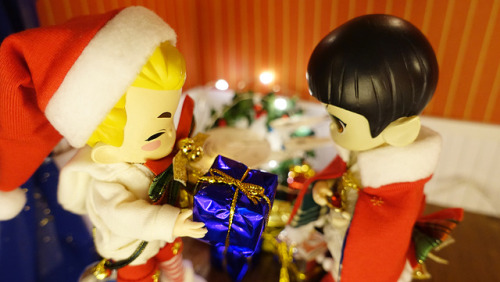 “Sorry,Jim……I haven’t Christmas present for you. ”“No,you have.”Jim say with a big smile“Can I open 