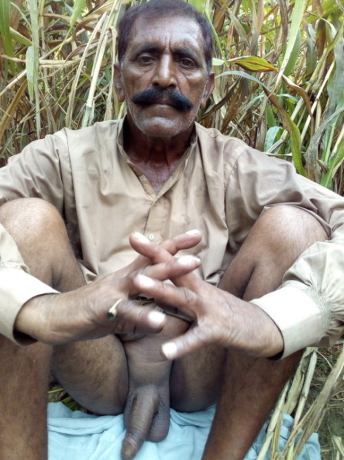 awesomeindiandadu: indianfuckboy55: Uncle   super sexy uncle