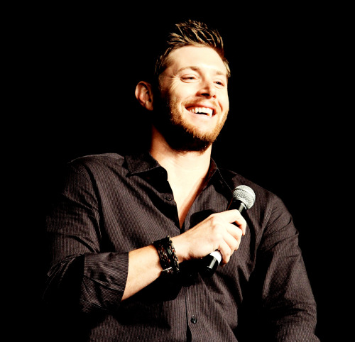 babedean: 10-11/?? of Jensen at cons ♥˞(∀`●)