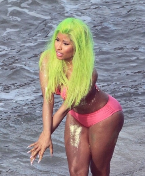 sexwithtext: Lets start a 5 round “Celebrity Cum Countdown”! Once you start you must fol