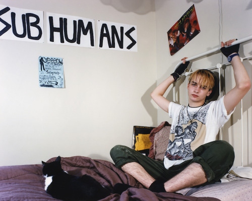 wetheurban: ’90s Teenagers in Their Bedrooms, Adrienne Salinger In 1995, artist Adrienne Salinger wanted to depict the authentic lives of young people in ‘90s America — a contrast to the perfect Beverly Hills 90210 types portrayed in the media.