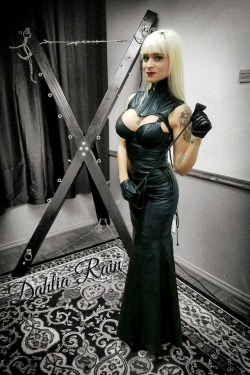 clevermoonruins:  More free pics and videos… www.femdom-latex.com  Table for one? 😈😈😬