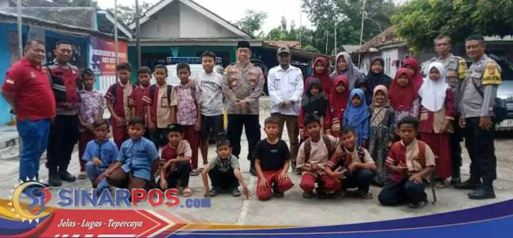 Kapolsek Klari Silaturahmi Kamtibmas Jumpai Santri Hafiz Qur’an Ponpes Al Baghdadi, Berikan Tali Asih