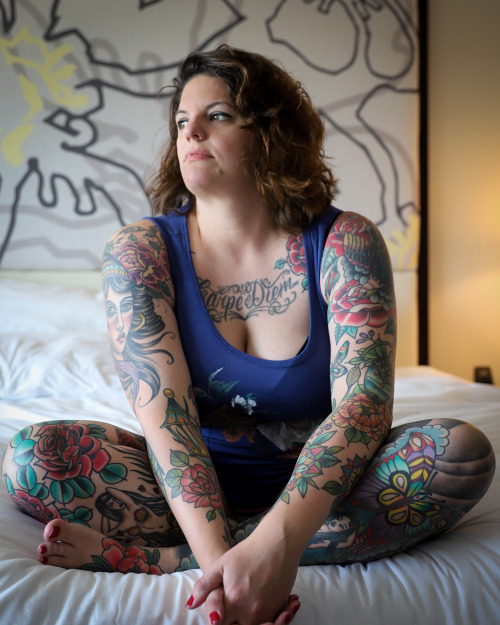 therealcarriecapri: Heavily Tattooed Woman @therealcarriecapri www.tumblr.com/blog/view/carr