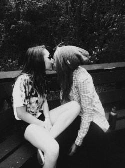 fucking-money:      Black and white blog    