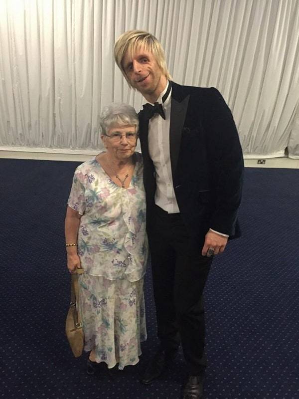 sixpenceee:  When Jono Lancaster was just 36 hours old, he was given up for adoption