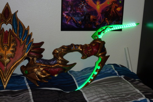 tmirai:  katvalkyriecosplay:Finally done! I’m really happy with the way my Golden Bow turned out (although I definitely wish it was lighter). It’s finally come to life!  Holy shit that is INSANE. Look at that craftsmanship and detailing! That is crazy.