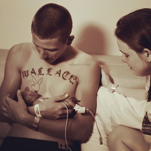 baby-pics:  “Se só o nosso amor pudesse ter salvado você …” 