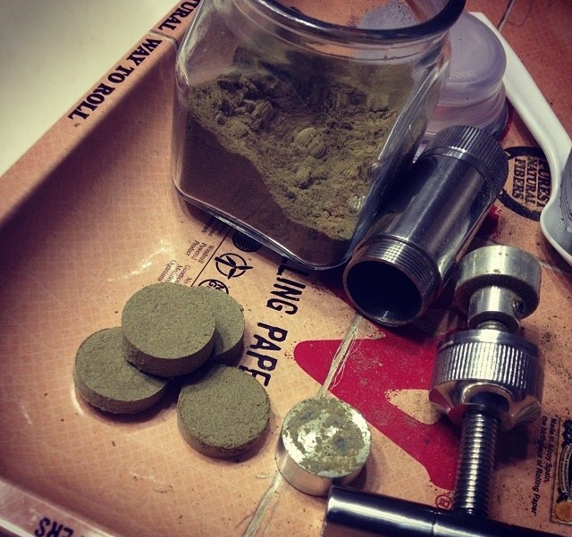 bluntrollerandsmoker:  Pucks 