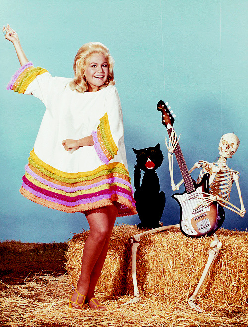 XXX gravesandghouls:  Sandra Dee, 1968  photo