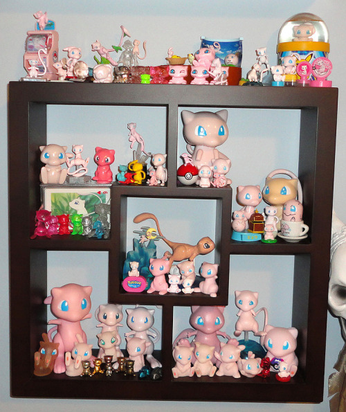 terrorderr:Here be some of my mew-mews. Mews are the best, I love them!! Old photos taken from Sprin