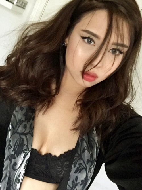 liltoasterstrudel:  Someone take qt pics of me so I’ll feel better about myself