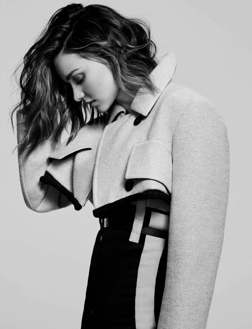 vogue-at-heart: Miranda Kerr in “Face Of An Angel” for Elle Spain, November 2016 Photographed by Nino Muñoz 