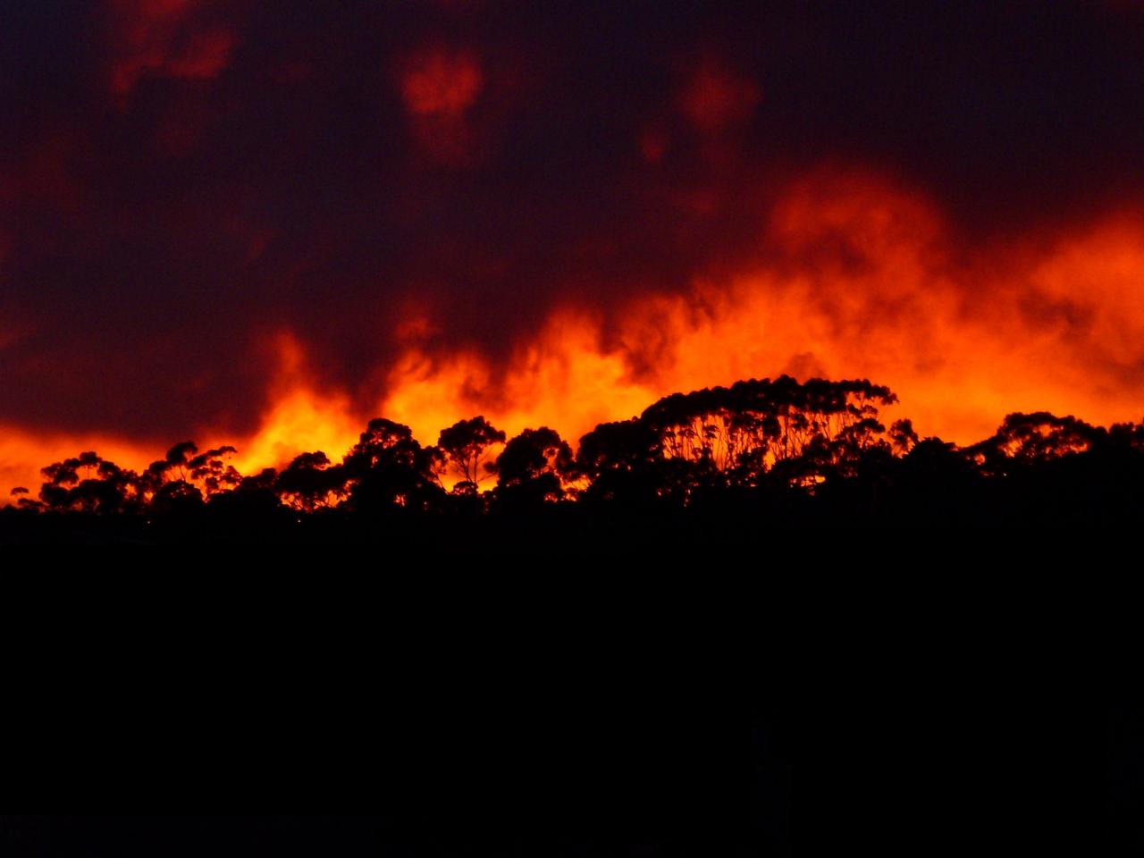 earthpicsphotography:  Adelaide Hills (3072 x 2304) Source: https://imgur.com/CtlL0Z9