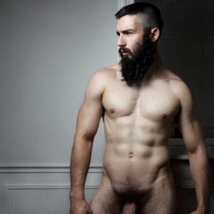 manlybush:  Awesome contrast between his super smooth chest and his thick beard and bushy pubes. Very sexy ! 