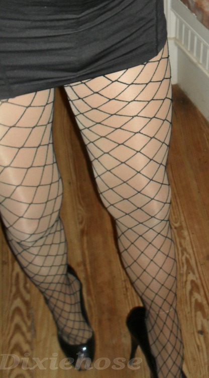dixiehose: Fishnets Merry Christmas!