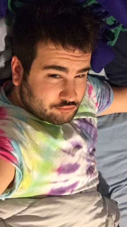 thatgunnerwayneguy:  tarcub13:  thatgunnerwayneguy:  Feeling alone , need a cuddle bud  I’ll come cuddle! Love the tie dye!  Thanks made it myself