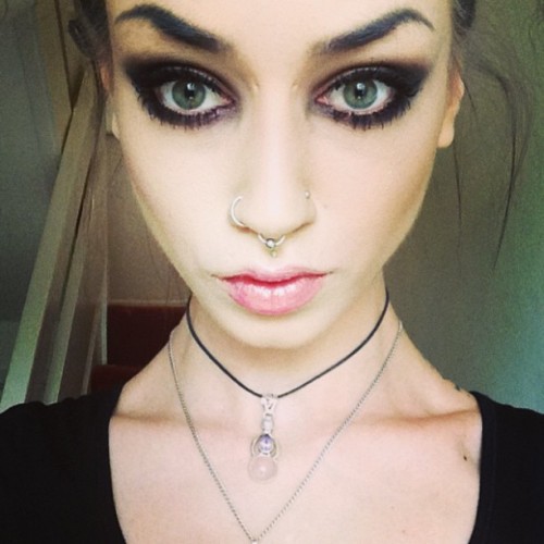 toxicpuppys:  Why can’t I be this pretty :/