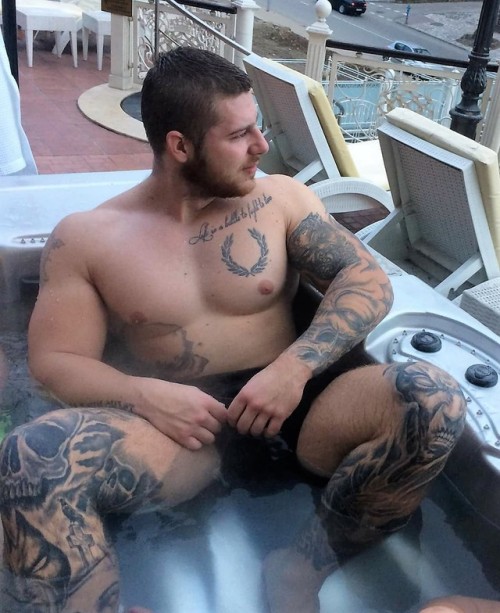 papabearscum:i love Men that are thick and meaty.