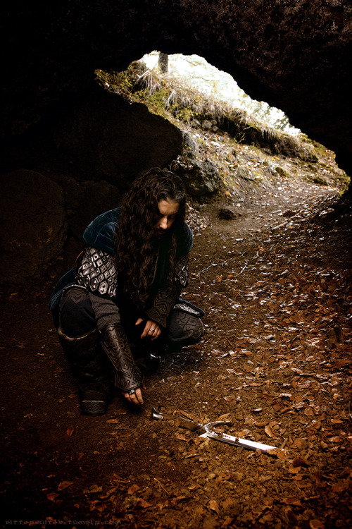 bittersuites:The Finding of Orcrist Thorin Oakenshield.. Essiemakeup/photography.. revelioassistan