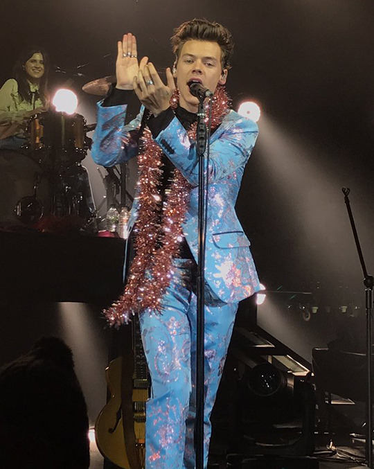 theharrydaily:  archangeIharry: THIS WAS MY TINSEL I CANT STOP CRYING I LOVE YOU