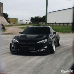 stancenation:  Mean muggin! | Photo by: @itsmehmike #stancenation