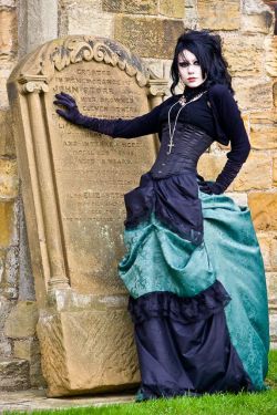 victorian-goth-models:  For more photos,