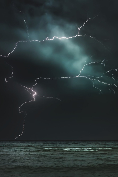 lsleofskye: Ghosts of Huron | adamkylejacksonLocation: Lake Huron, North America