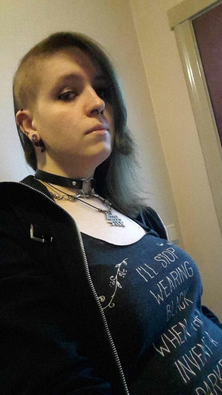 regularsara:  regularsara:  Heading to a goth night party.  Waiting for my ride.