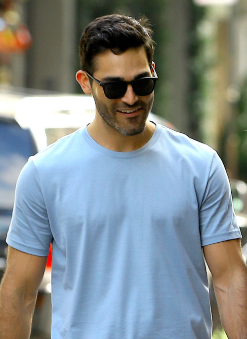 stellina-4ever:Tyler Hoechlin Filming ‘Can You Keep A Secret’ in New York - October 10, 