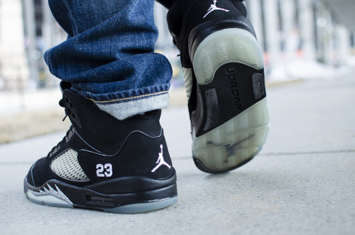 sneakerphotogrvphy:  ‘06 Metallic 5s by ThaRobOng on Flickr.