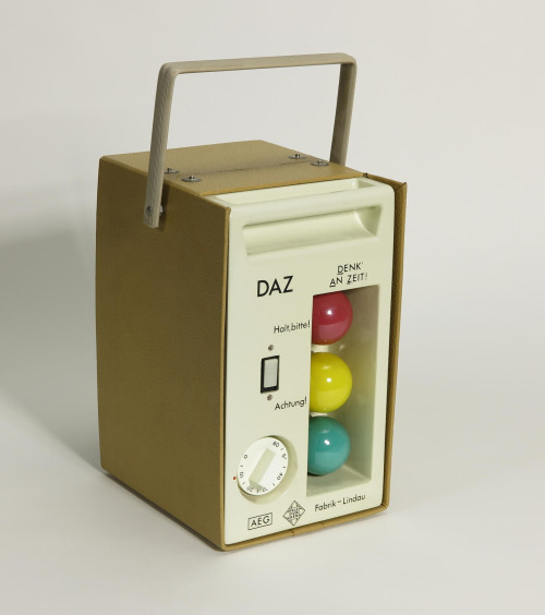 AEG // DAZ ‘Denk an Zeit’ // Studio Traffic Light for Work Optimization (1975)