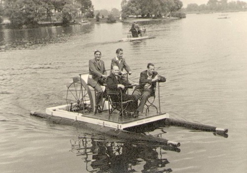 Hommes en balade, vers 1950.