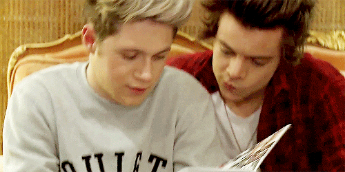 agonyandagony:styzles-deactivated20151205:x#all i see is zayn watching from off-camera with proud te