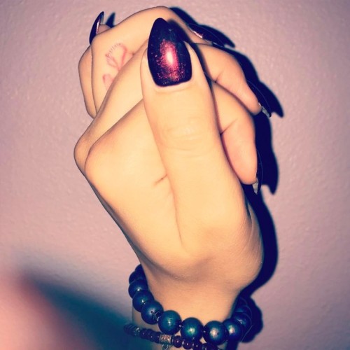 Can&rsquo;t even handle how much IFW these nails rn  #nailsofinstagram #stilletonails #killingit