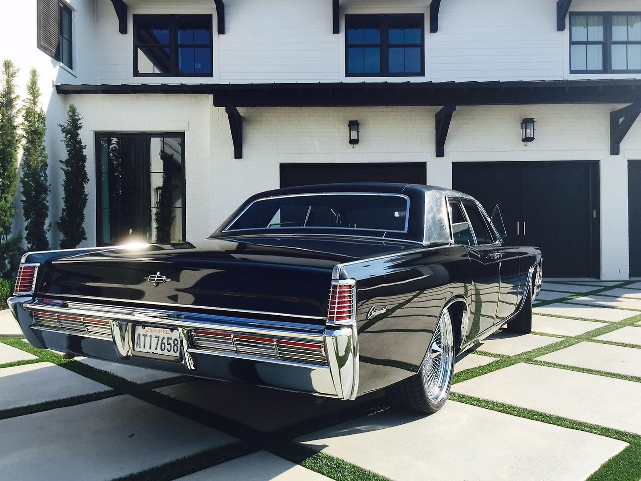 jeremylawson: Beautiful black 1968 Lincoln Continental.