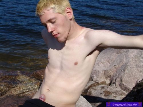 bulgemaster2:  Gaycycling_Alex19_ONeill-Lake
