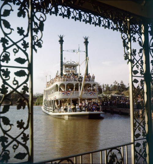 adventurelandia: Disneyland, 1955, photos by Loomis Dean